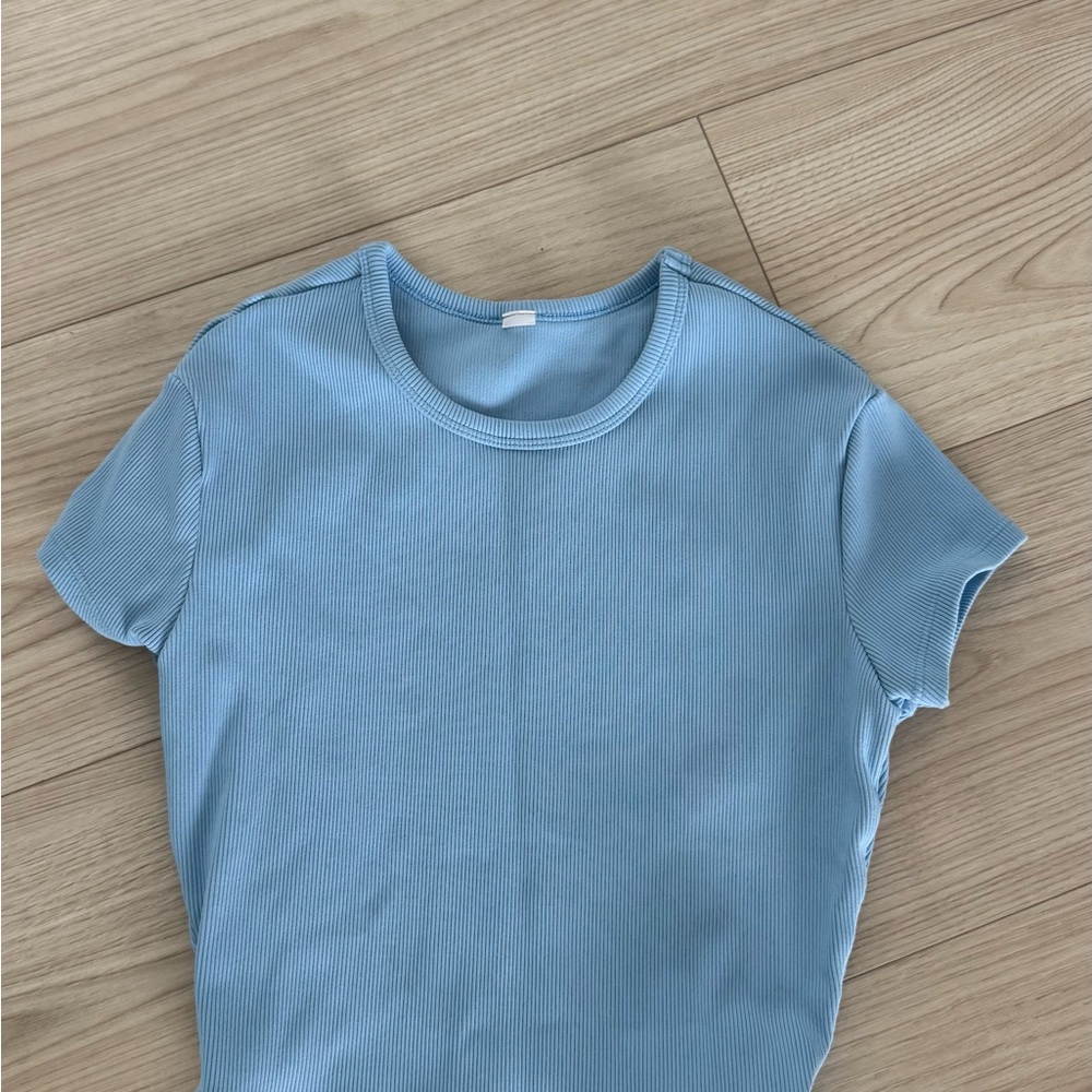 ALO Yoga Light Blue Ribbed Short Sleeve Tee